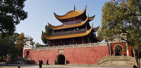 ¡Sumérgete en la historia y el arte con la Pagoda Yueyang Lou!