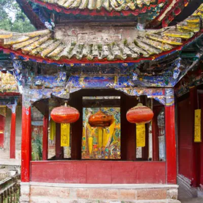 ¡Sumérgete en la Historia y la Belleza Natural del Templo de Yuantong!