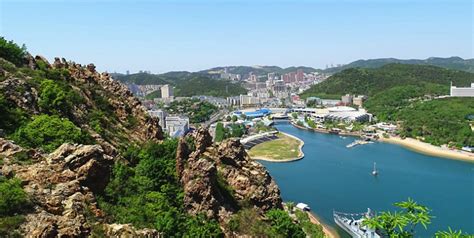  ¡El Tigre de la Montaña te espera en Dalian! Un monumento emblemático y un mirador espectacular