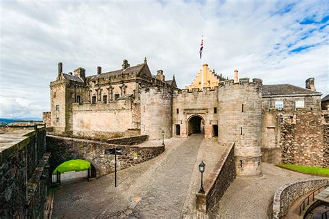 ¿Listo para una aventura épica en el corazón de la historia? ¡El Castillo de Stirling te espera!