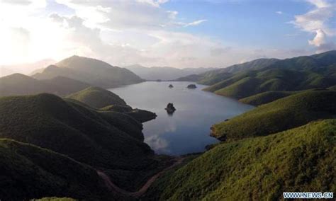  ¡Sumérgete en la Historia y la Naturaleza en el Lago de Tianhu! Tranquilidad ancestral y belleza paisajística.