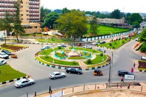 ¿Has Escuchado de la Casa del Lago en Owerri? Un Oasis Tranquilo y Emblemático en el Corazón de Nigeria