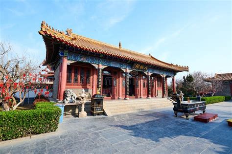  ¡El Templo de los Ocho Inmortales: Un Oasis de Tranquilidad y Esplendor en Yunnan!